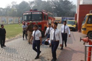 जैपुरिया विद्यालय में फायर मॉक ड्रिल, विद्यार्थियों ने सीखी आपदा से निपटने की कला