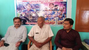 सूर्य कुमार यादव के पैतृक गांव पहुंचे MLC विशाल सिंह चंचल, परिवार से मिलकर दी बधाई