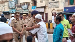 ईद-उल-फितर : काशी में उमड़ा उल्लास, अमन-चैन और भाईचारे की दुआ के साथ अदा हुई नमाज़