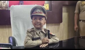 नन्हे श्रेयांश ने संभाली वाराणसी की कमान: एक दिन का IPS बन दिया यातायात सुरक्षा का संदेश