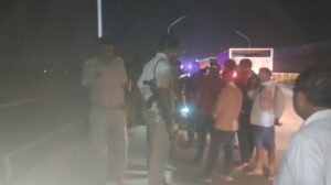 गाजीपुर में बड़ा हादसा: हमीद सेतु से गंगा में गिरी ट्रैक्टर-ट्रॉली, दो लोग लापता