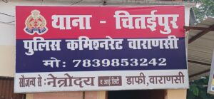 वाराणसी: दो गैस सिलिंडर उठा ले गए चोर, सीसीटीवी में कैद हुई वारदात।