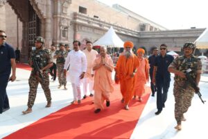 मुख्यमंत्री योगी आदित्यनाथ ने बाबा विश्वनाथ और ‘काशी कोतवाल’ के दरबार में लगाई हाजिरी, प्रदेशवासियों की खुशहाली की कामना की