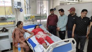 BHU: मधुबन पार्क में धरने के दौरान महिला कर्मचारी बेहोश, भीषण गर्मी में 12वें दिन भी जारी प्रदर्शन