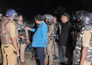 बीएचयू बिरला-ए छात्रावास में पत्थरबाजी के मामले में पांच नामजद छात्रों सहित अन्य पर मुकदमा दर्ज।