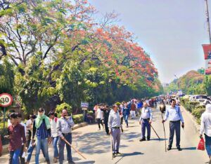 बीएचयू गेट पर सुरक्षा कर्मियों पर दुर्व्यवहार का आरोप, फोटो खींचने से रोका, गाली-गलौज की शिकायत