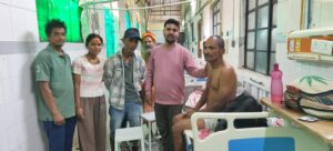 अमन कबीर की पहल से वाराणसी के अस्पताल में लावारिस पड़े पिता से नेपाल की बेटी का भावुक मिलन