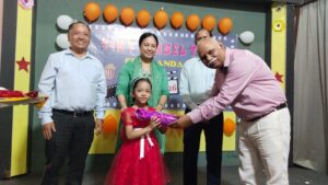 नवनीता कुंवर पब्लिक स्कूल में ‘टिनसेल टाउन’ कार्यक्रम : नर्सरी – यूकेजी के नन्हे बच्चों ने बिखेरा प्रतिभा का जलवा