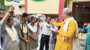 यूपी बोर्ड रिजल्ट में लड़कियों का दबदबा, महामना मदन मोहन इण्टर कालेज का शत प्रतिशत रिजल्ट- स्कूल में जश्न का माहौल