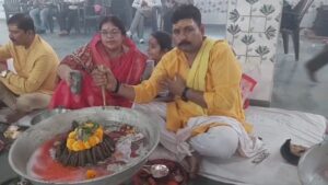 काशी के श्रृंगेरी मठ में पार्थिव शिवलिंग निर्माण व रुद्राभिषेक का भव्य आयोजन, देशभर से जुटे श्रद्धालु