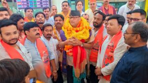 बंगाल से लौटे कैंट विधायक सौरभ श्रीवास्तव का ऐतिहासिक स्वागत, बोले—तीन राज्यों में बहेगी विकास की गंगा