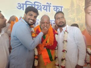 लघु सूक्ष्म एवं मध्यम उद्योग मंत्री बनने पर हंसराज विश्वकर्मा को दी गई बधाई