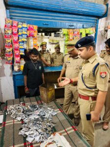 वाराणसी में जनरल स्टोर की आड़ में गांजा बिक्री का भंडाफोड़, डेढ़ किलो गांजा बरामद, एक गिरफ्तार