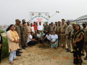 चंदौली में पर्यावरण रत्न सम्मान से सम्मानित हुए गंगा सेवक शिवम अग्रहरि, गंगेश्वर घाट पर हुआ वृक्षारोपण अभियान 2026