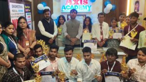 वाराणसी: NIOS एक्सिस एकेडमी में कक्षा 12 के छात्र-छात्राओं का सम्मान, शत-प्रतिशत रहा परीक्षा परिणाम