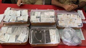 वाराणसी: कैंट रेलवे स्टेशन पर 1.95 करोड़ की सोना-डायमंड ज्वेलरी बरामद, गुजरात के दो युवक हिरासत में