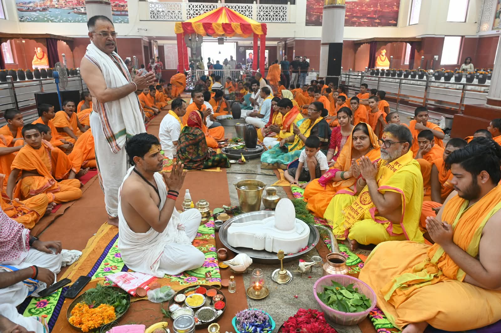 शिवलिंग का अभिषेक