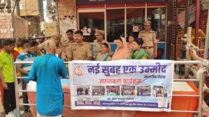 वाराणसी में सावन के अंतिम सोमवार पर ‘नई सुबह एक उम्मीद’ संस्था ने सेवा शिविर लगाकर शिव भक्तों और कांवड़ियों को शीतल जल वितरित किया।
