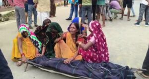प्रसव के बाद महिला की मौत, NH-29 पर शव रखकर प्रदर्शन, डॉक्टर समेत तीन पर मुकदमा