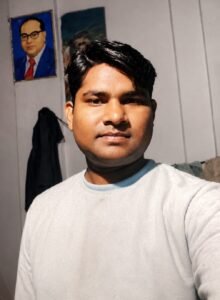 तेज बारिश में गिरी दीवार, मलबे में दबकर 25 वर्षीय युवक की मौत; रात 2 बजे हुआ अंतिम संस्कार