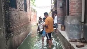 वाराणसी में 6 महीने से जलभराव