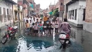 वाराणसी में 6 महीने से जलभराव varanasi-waterlogging-bajardeeha-jolha
