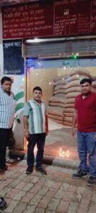प्रधानमंत्री मोदी के 76वें जन्मदिवस पर कोटेदारों ने जलाए दीप, उज्ज्वल भविष्य की कामना