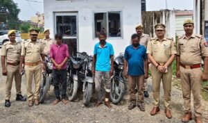 चोरी की 4 बाइक के साथ 3 शातिर गिरफ्तार, रोहनियां पुलिस ने की कार्रवाई