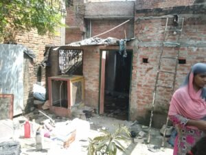 सरायनंदन बजरडीहा में गैस सिलेंडर फटा, तेज धमाके से घर का सामान बिखरा