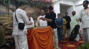 जन्माष्टमी पर Iskcon मंदिर पहुंचे नगर आयुक्त अक्षत वर्मा, राधा-कृष्ण का कराया पंचामृत अभिषेक