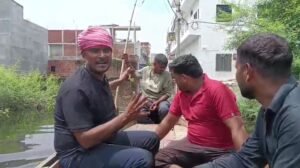नाले का पानी सड़क पर 