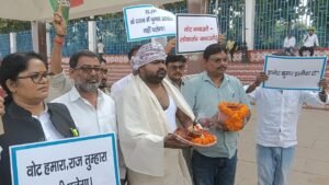 सपा कार्यकर्ताज्ञानेश कुमार
CEC