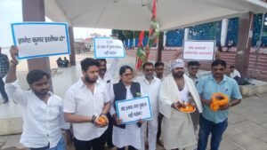 रविदास घाट पर सपा कार्यकर्ताओं ने चुनाव आयोग (EC) और मुख्य चुनाव आयुक्त (CEC) का किया पिंडदान-2026