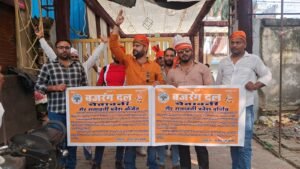 काशी में गरबा-डांडिया पर बजरंग दल का रुख, ‘गैर सनातनी प्रवेश वर्जित’ के पोस्टर लगाए