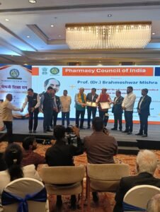 IIT (BHU) के प्रो. ब्रह्मेश्वर मिश्रा को मिला प्रतिष्ठित ‘भैषजी शिक्षा रत्न’ सम्मान