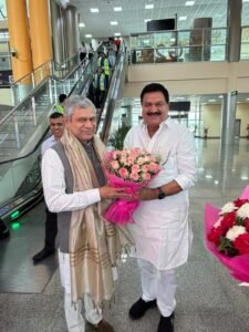 केंद्रीय रेल मंत्री अश्विनी वैष्णव
वंदे भारत एक्सप्रेस